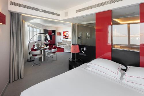 room detail thumbnail 1