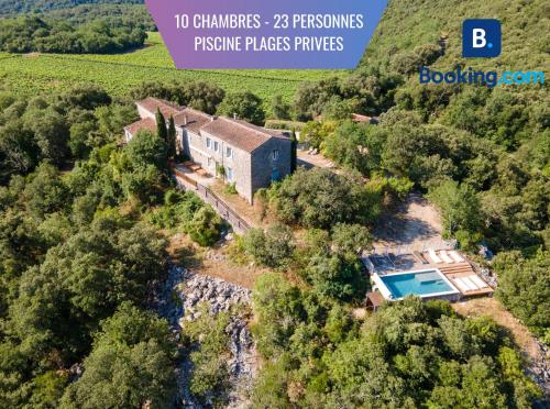 Domaine privatisé, grand gite pour groupe, piscine, plages privées Hérault gîte à louer Frouzet