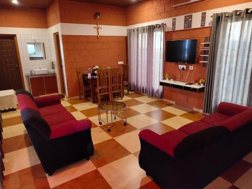 Private Nature Bungalow with Large Outdoor Area – khách sạn tại Padil