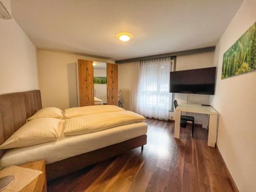 3 bedrooms, 5 beds
