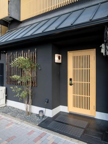 ひとあかり 東山 Hitoakari Higashiyama-A Warm and Modern Machiya Stay