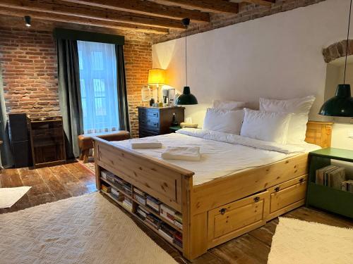 Book the Deluxe Queen Room Deluxe Queen Room