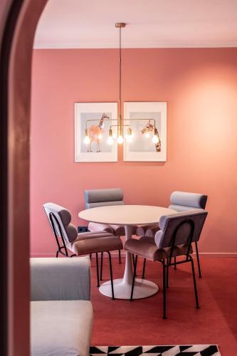 Memphis Design Loft Duplex -40sqm- near Antonplatz in Weissensee