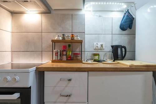 keuken, Zabrze City Comfort Rooms by BookingHost in Zabrze