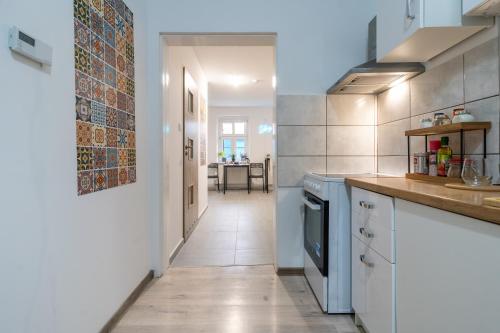 keuken, Zabrze City Comfort Rooms by BookingHost in Zabrze