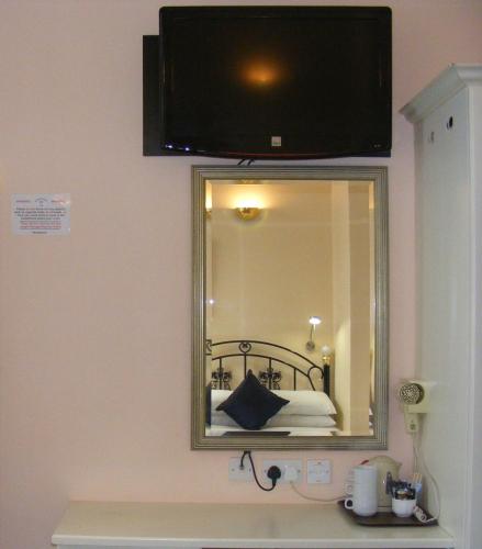 Mermaid Suite Hotel - image 13