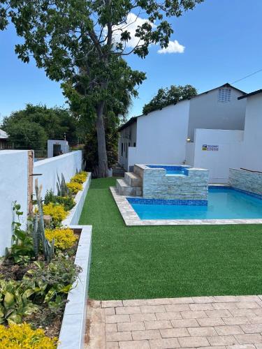 Úszómedence, Rhino Guest House in Tsumeb