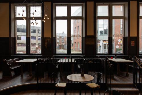 Restaurant, PH Hostel Liverpool in Liverpool