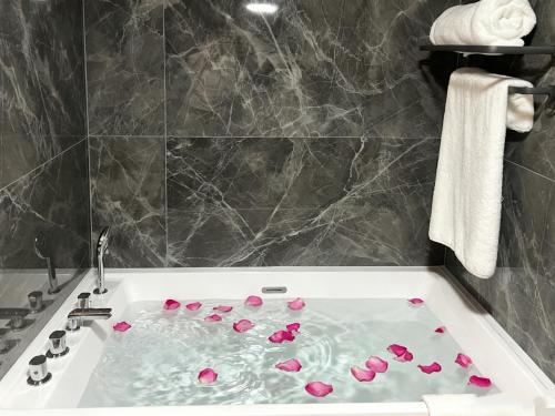 Fasiliteter, Kinno International Hotel in Sakumono