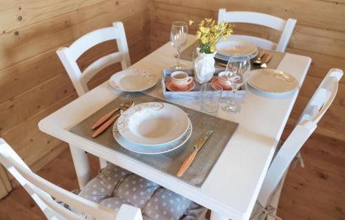 virtuve, Lovely Home In Rodi Milici With House Sea View in Rodi' Milici