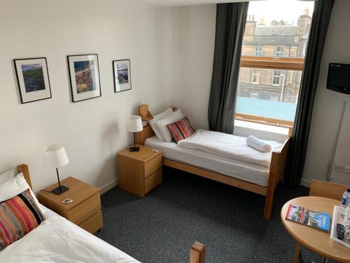 Edinburgh Central Accommodation - image 14
