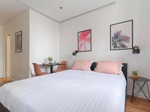 UrbanFlat 210 - Beautiful Studio in the center of Paris - image 12