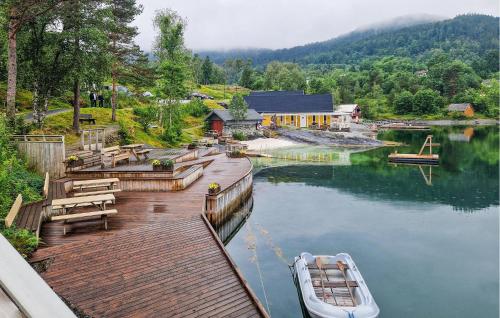 Зовнішній вигляд готелю, 3 Bedroom Awesome Home In Strandebarm in Страндебарм