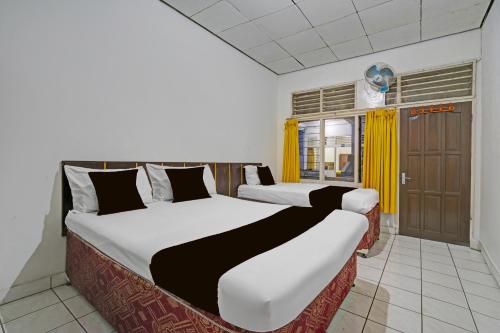 OYO 94802 Hotel Prima Room Type - Standard Twin