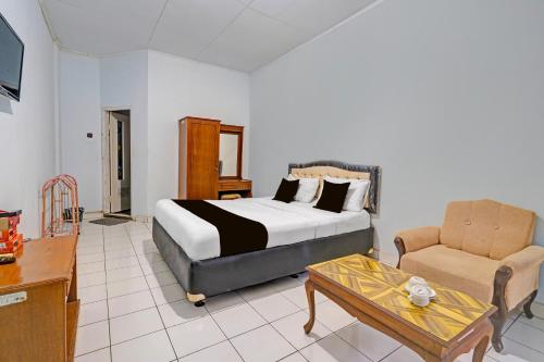 OYO 94802 Hotel Prima Room Type - Deluxe Double