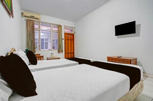 OYO 94802 Hotel Prima Room Type - Deluxe Twin
