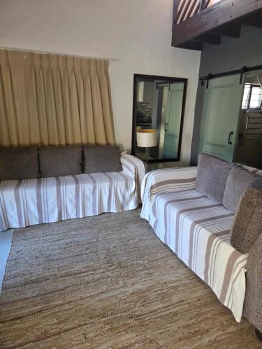 Sue's Loft Cottage Accommodation – khách sạn tại Hunter's Home