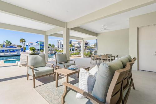 Gorgeous 6 Bedroom New Build 261 Carolina Ave- Heated Pool home - image 4