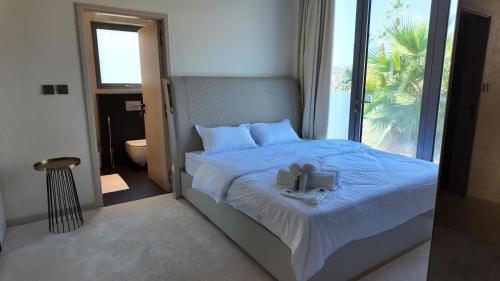 World Class 6 BDR Villa In Signature Palm - image 13
