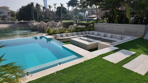 World Class 6 BDR Villa In Signature Palm - image 8
