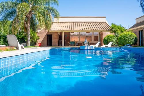 Casa, quincho y pileta top in Barrio Fisherton