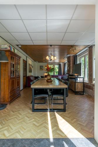 Facilities, Noorderburcht in Oosterend