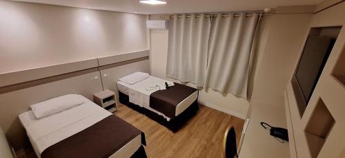 2 twin beds