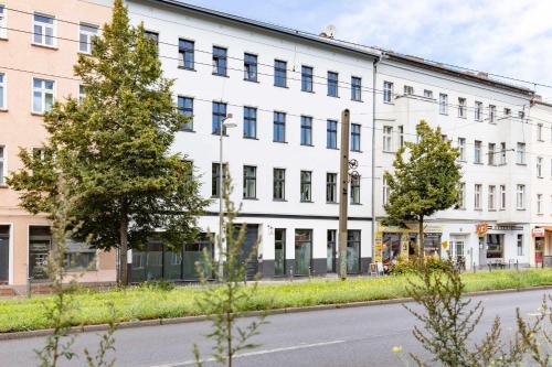 Memphis Design Loft Duplex -40sqm- near Antonplatz in Weissensee