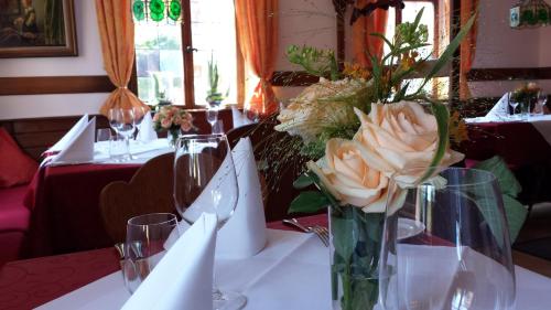 Étterem, Goldner Engel, Restaurant - Hotel - Metzgerei in Laudenbach