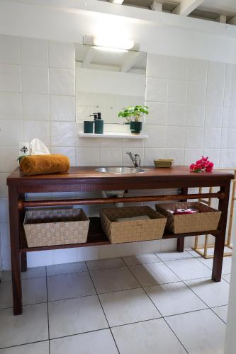 Badkamer, Bungalow Passion - Plage Caravelle à 10 mn - Aéroport à 30 mn (Bungalow Passion - Plage Caravelle a 10 mn - Aeroport a 30 mn) in Sainte Anne