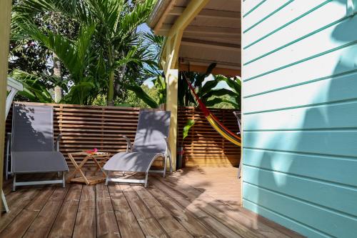 balkon/terras, Bungalow Passion - Plage Caravelle à 10 mn - Aéroport à 30 mn (Bungalow Passion - Plage Caravelle a 10 mn - Aeroport a 30 mn) in Sainte Anne
