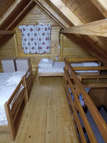 2 king beds, 1 twin bed