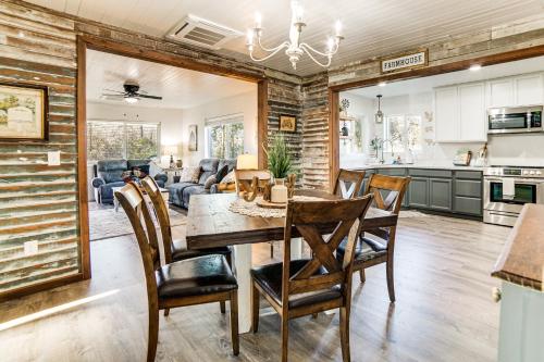 2 Mi to Clear Lake: Pet-Friendly Lakeport Retreat! in 拉克波特