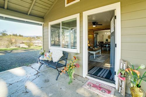 2 Mi to Clear Lake: Pet-Friendly Lakeport Retreat! in 拉克波特