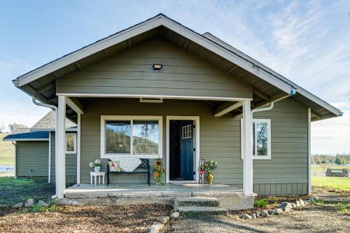 2 Mi to Clear Lake: Pet-Friendly Lakeport Retreat! in 拉克波特