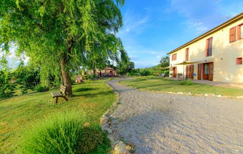 Зовнішній вигляд готелю, Pet Friendly Home In Pescina in Сегіано
