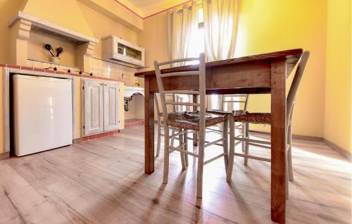 кухня, Pet Friendly Home In Pescina in Сегіано