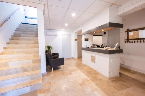 大堂, Hotel La Maison des Croisades - Au pied des Remparts in 艾蓋莫爾泰
