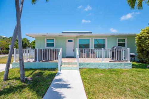 The GUAVA DUFF - Beautiful KW home with space to chill & lots of FREE PARKING!! – khách sạn tại Stock Islan