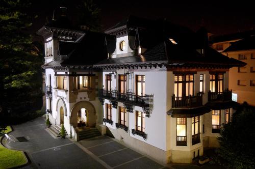  Palacio Arias, Navia bei La Ronda