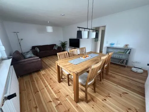 Familien- und hundefreundliche Ferienwohnung in Wismar - 80qm mit Garten und Parkplatz in Wismar, Deutschland