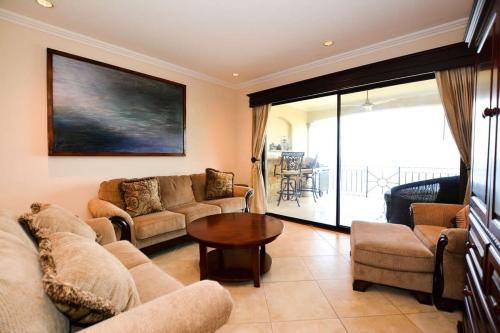 Fifth-Floor Condo with Breathtaking Ocean Views, Stylish Interior & Prime Location Near Flamingo Bea in Playa Flamingo