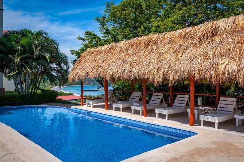 Fifth-Floor Condo with Breathtaking Ocean Views, Stylish Interior & Prime Location Near Flamingo Bea in Playa Flamingo