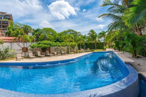 Fifth-Floor Condo with Breathtaking Ocean Views, Stylish Interior & Prime Location Near Flamingo Bea in Playa Flamingo