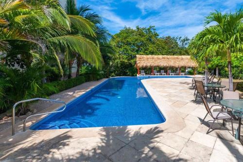 Fifth-Floor Condo with Breathtaking Ocean Views, Stylish Interior & Prime Location Near Flamingo Bea in Playa Flamingo