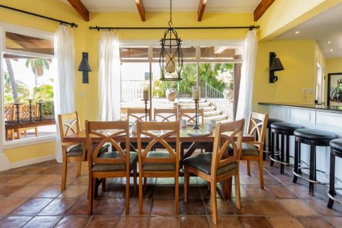 Luxury Five-Bedroom Oasis in Playa Flamingo with a Private Pool and Stylish Decor in Playa Flamingo