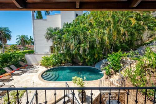 Luxury Five-Bedroom Oasis in Playa Flamingo with a Private Pool and Stylish Decor in Playa Flamingo