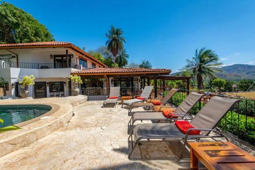 Luxury Five-Bedroom Oasis in Playa Flamingo with a Private Pool and Stylish Decor in Playa Flamingo