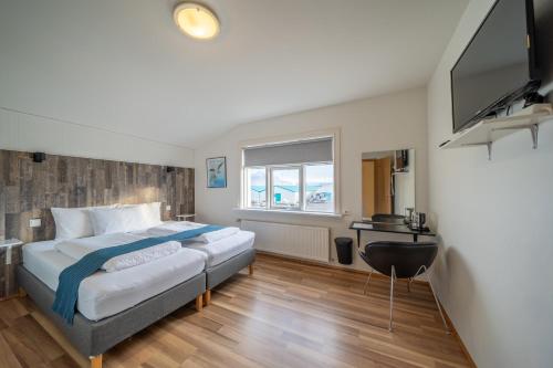 Nyibær Guesthouse in Хофн