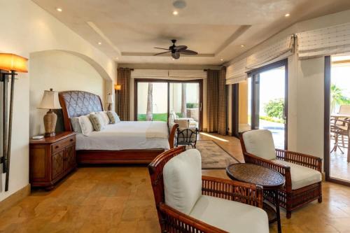 Elegant Mediterranean-Style Mansion with Beachfront Views and Private Infinity Pool in 普拉亞弗萊明戈